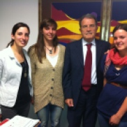 insieme ad alcuni giovani dei licei della città con Romano Prodi per conoscere la politica internazionale a Bologna